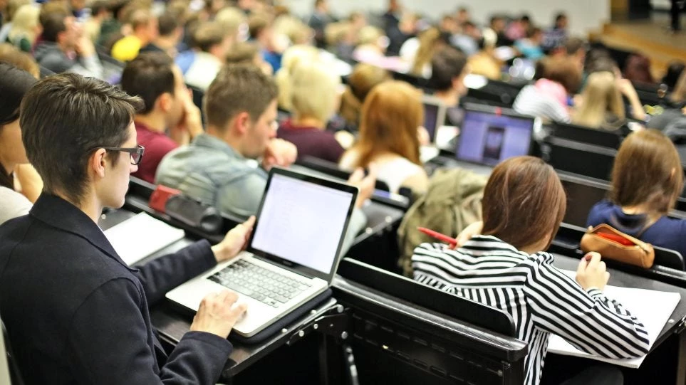 Τι πρέπει να προσέχουν οι έφηβοι και οι νέοι για την υγεία των ματιών τους